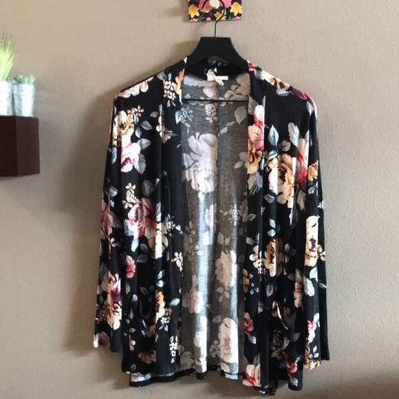 Maurices Sweaters - Lightweight sweater with floral print.